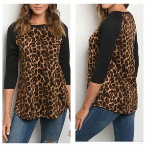 Animal print 3/4 sleeve top